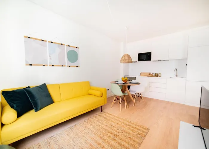 Monsanto Hill House - No. 565 1E